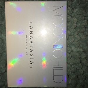 Make up Anastasia moon child glow kit